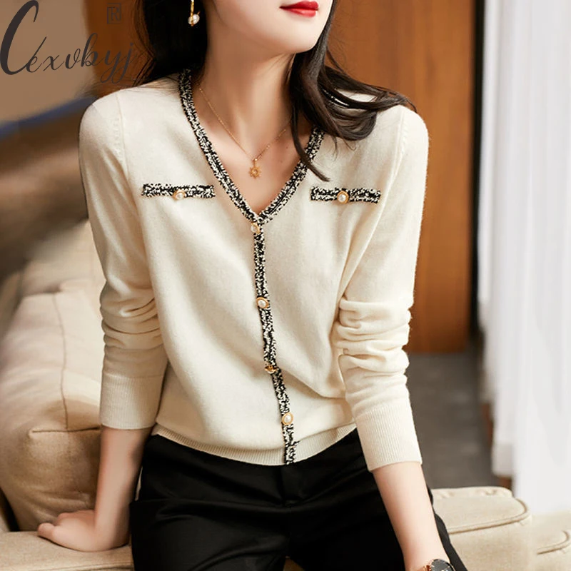 Tweed Splicing Pearl Buckle V-Neck Sweater Women 2024 Autumn Winter Long Sleeve Knitted Pullover All-Match Jersey Bottoming Top
Tweed Splicing Pearl Buckle V-Neck Sweater Women 2024 Autumn Winter Long Sleeve Knitted Pullover All-Match Jersey Bottoming Top