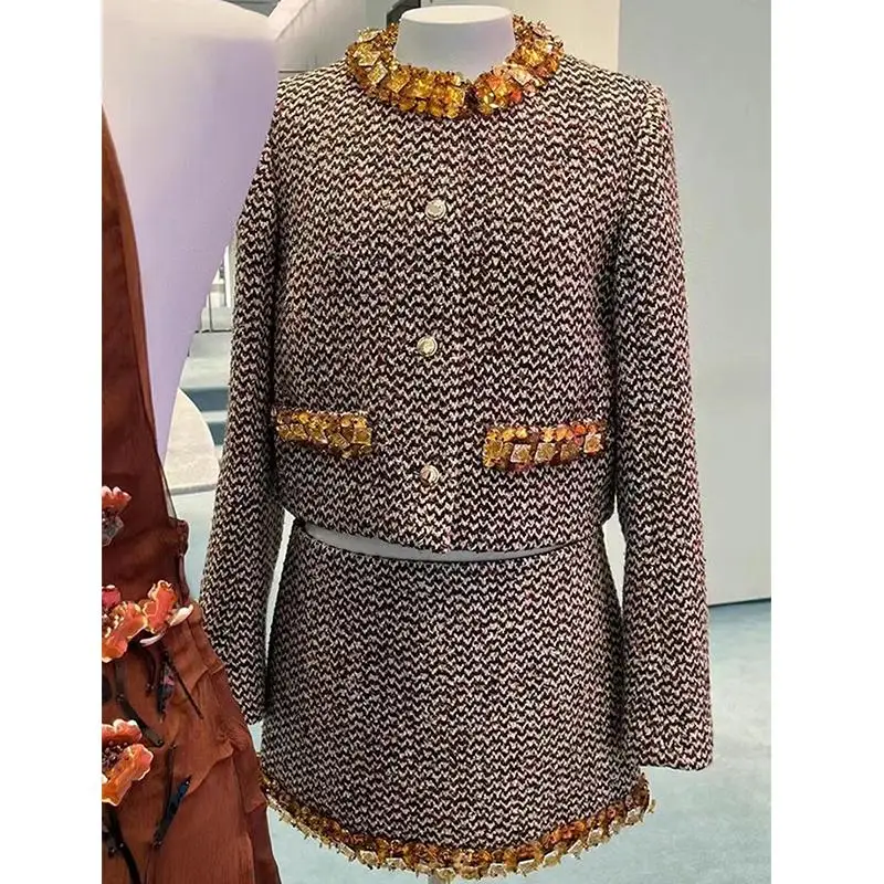 High Quality Tweed Suit Jacket Diamond Studded O-Neck Top+Mini Skirt Fashion 2-Piece Set Women Brand Luxury 2024 Autumn Winter
High Quality Tweed Suit Jacket Diamond Studded O-Neck Top+Mini Skirt Fashion 2-Piece Set Women Brand Luxury 2024 Autumn Winter