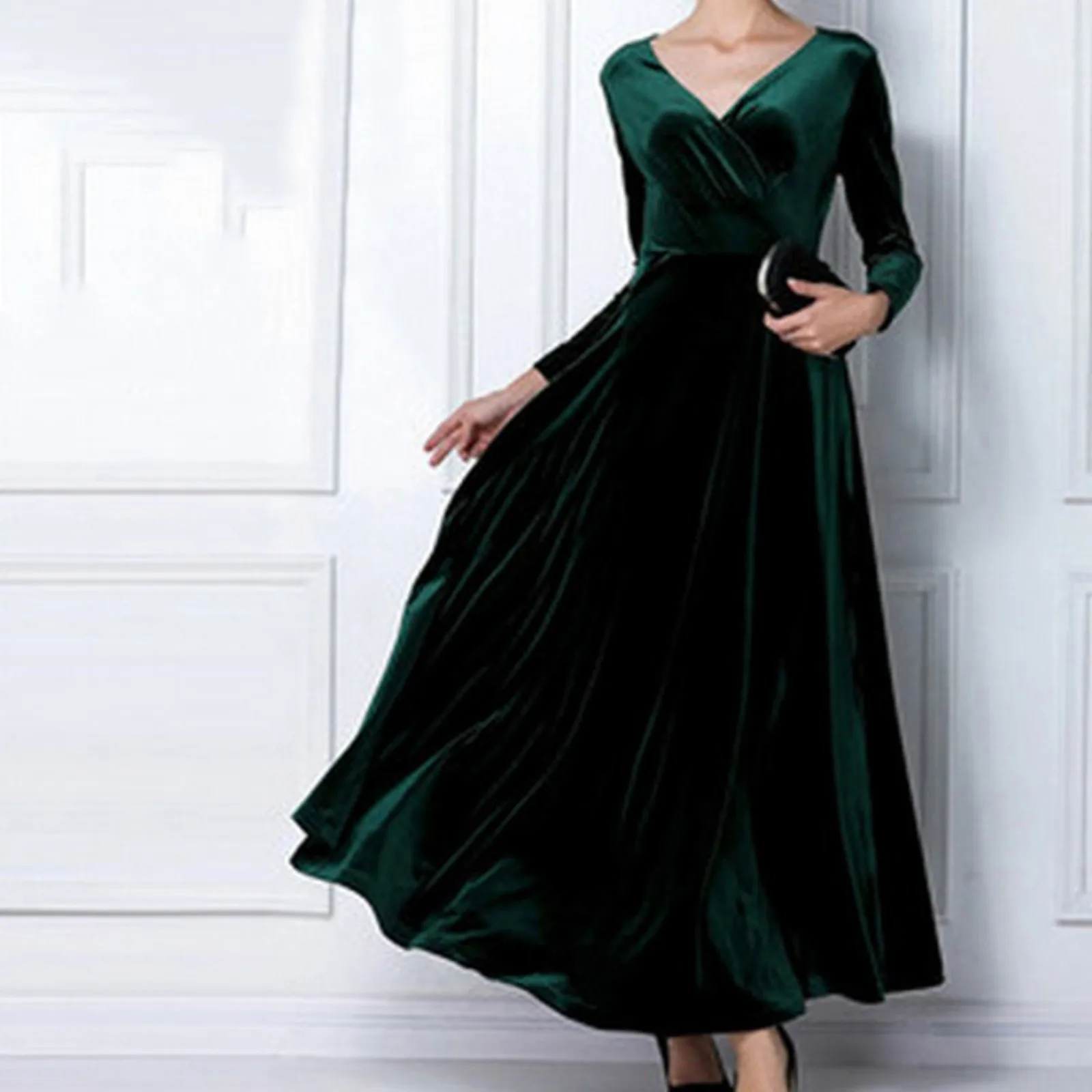 Sexy V Neck Velvet Dress For Women Autumn WInter Long Sleeve Big Swing Evening Party Long Dresses Elegance Maxi Vestidos
Sexy V Neck Velvet Dress For Women Autumn WInter Long Sleeve Big Swing Evening Party Long Dresses Elegance Maxi Vestidos