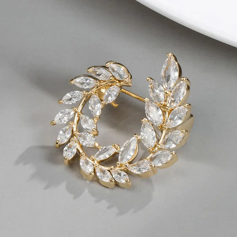 

High-end Atmospheric Round Wheathead Brooch Fashion All-in-one Horseshoe Corsage Small Niche Light Luxury Pin Suit Accessories