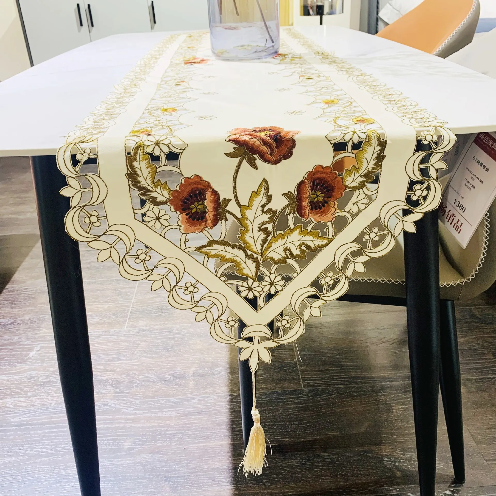 With Tassel Hollow Table Flag TV Cabinet Dustproof Cloth Polyester Embroidered Long Tablecloth Wedding Party Hotel Decoration
With Tassel Hollow Table Flag TV Cabinet Dustproof Cloth Polyester Embroidered Long Tablecloth Wedding Party Hotel Decoration