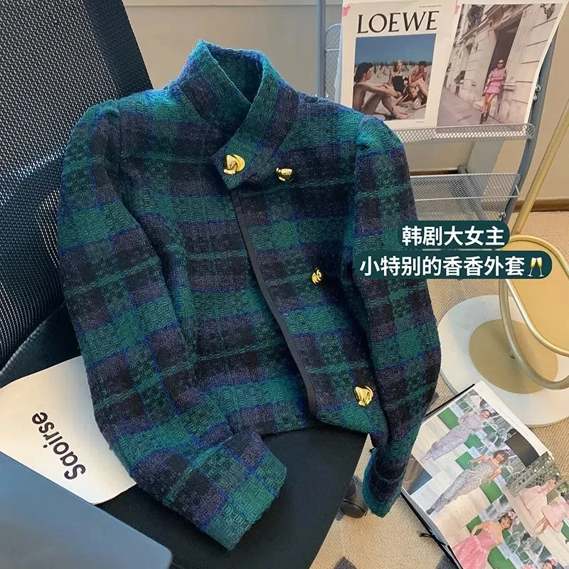 Green Plaid Short Tweed Jacket For Women 2023 Fall Winter French Retro Ladies Western Stand Collar Blazer Coat Fashion Outerwear
Green Plaid Short Tweed Jacket For Women 2023 Fall Winter French Retro Ladies Western Stand Collar Blazer Coat Fashion Outerwear