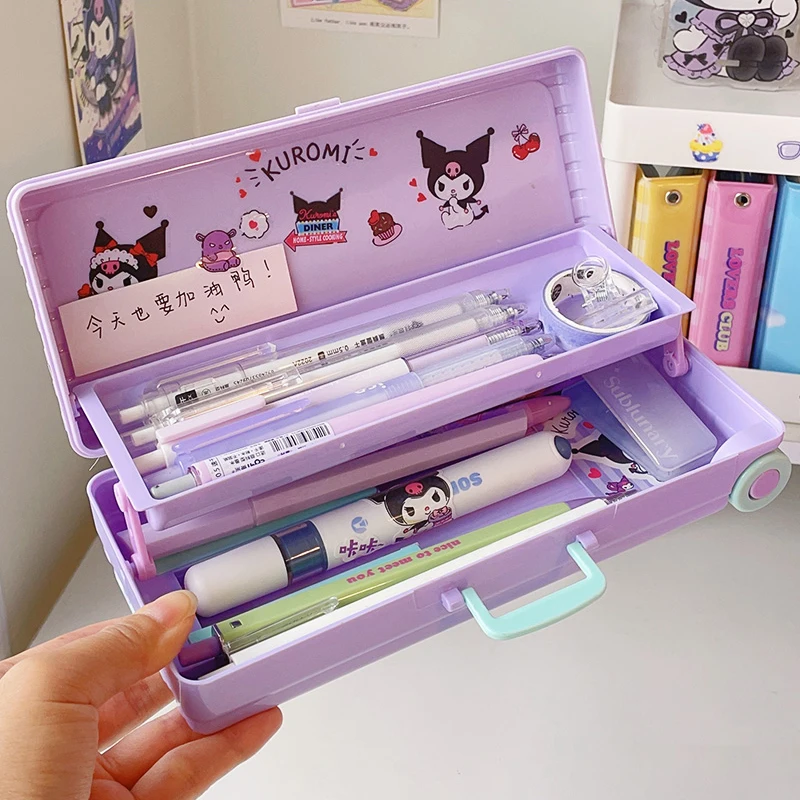 Ручная работа Sanrio Kuromi почтовый аксессуар коричная коробка для канцелярских принадлежностей креативный чемодан для моделирования портативный Карандаш большой емкости
Ручная работа Sanrio Kuromi почтовый аксессуар коричная коробка для канцелярских принадлежностей креативный чемодан для моделирования портативный Карандаш большой емкости
