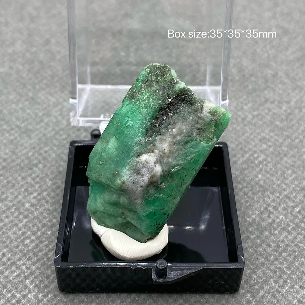 100% Natural green emerald mineral gem-grade crystal specimens stones and crystals quartz crystals +Box 3.5cm
100% Natural green emerald mineral gem-grade crystal specimens stones and crystals quartz crystals +Box 3.5cm