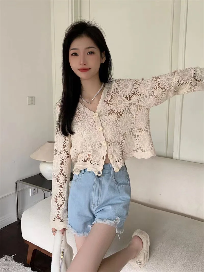Short Top Women's Spring/Summer New Fashion Age Reducing V-Neck Hollow Air Conditioning Knitwear Long Sleeve Cardigan Coat Women
Short Top Women's Spring/Summer New Fashion Age Reducing V-Neck Hollow Air Conditioning Knitwear Long Sleeve Cardigan Coat Women