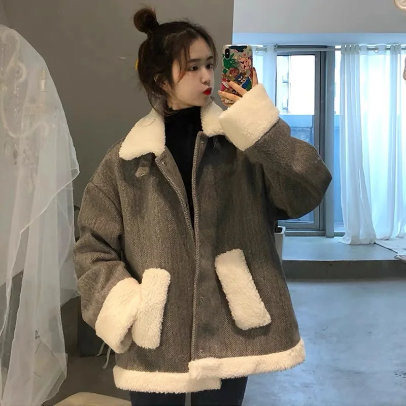 Lamb Plush Coat Women's Autumn And Winter 2023 New Little Fragrance Korean Version Small Loose Short Fashion Coat
Lamb Plush Coat Women's Autumn And Winter 2023 New Little Fragrance Korean Version Small Loose Short Fashion Coat