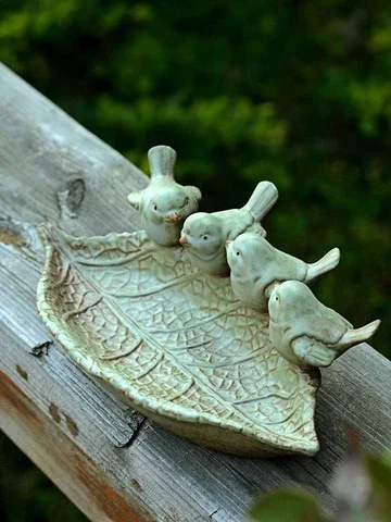 Leaf-shaped Ceramic Tray Bird Feeder Retro Fruit Plate Outdoor Garden Pet Bird Food Feeder Bowl Garden Decor
Leaf-shaped Ceramic Tray Bird Feeder Retro Fruit Plate Outdoor Garden Pet Bird Food Feeder Bowl Garden Decor