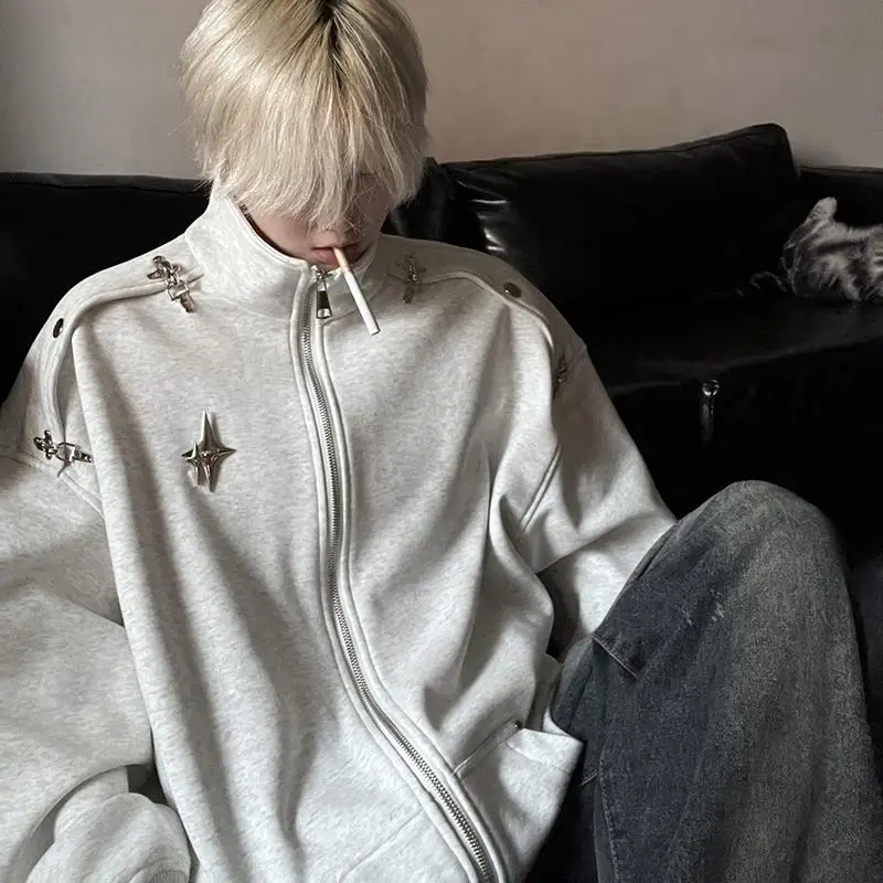 New American Hip-hop Metal Buckle Stand-up Collar Jacket Men's Spring and Fall High Street Coat Trend Streetwear Sweatshirt
New American Hip-hop Metal Buckle Stand-up Collar Jacket Men's Spring and Fall High Street Coat Trend Streetwear Sweatshirt