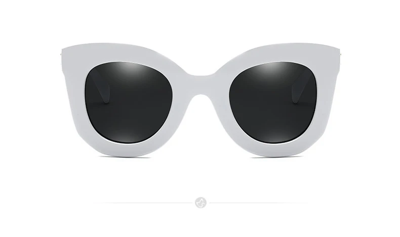 Kobiece modne okulary przeciwsłoneczne – klasyczne, vintage z głęboką niebieską ramką 17 S5ce1e5cb6e994a20a606cff0496b0070j