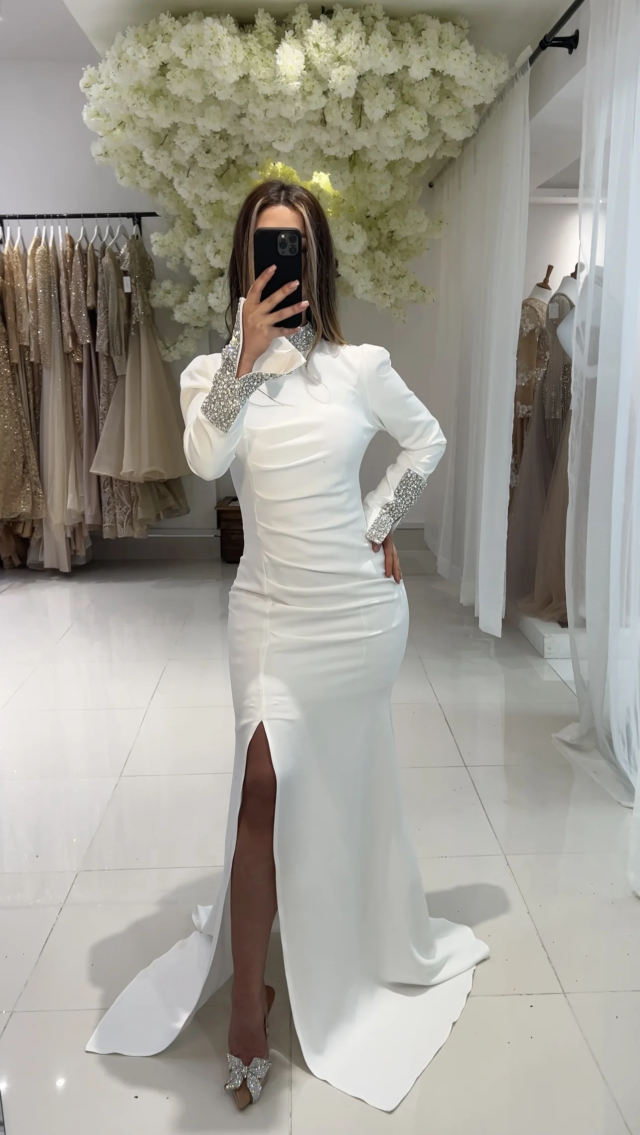 Pandora Slit ball gown High neck long sleeve evening gown Crystal pleated floor-length Saudi Arabian women's cocktail party gown
Pandora Slit ball gown High neck long sleeve evening gown Crystal pleated floor-length Saudi Arabian women's cocktail party gown