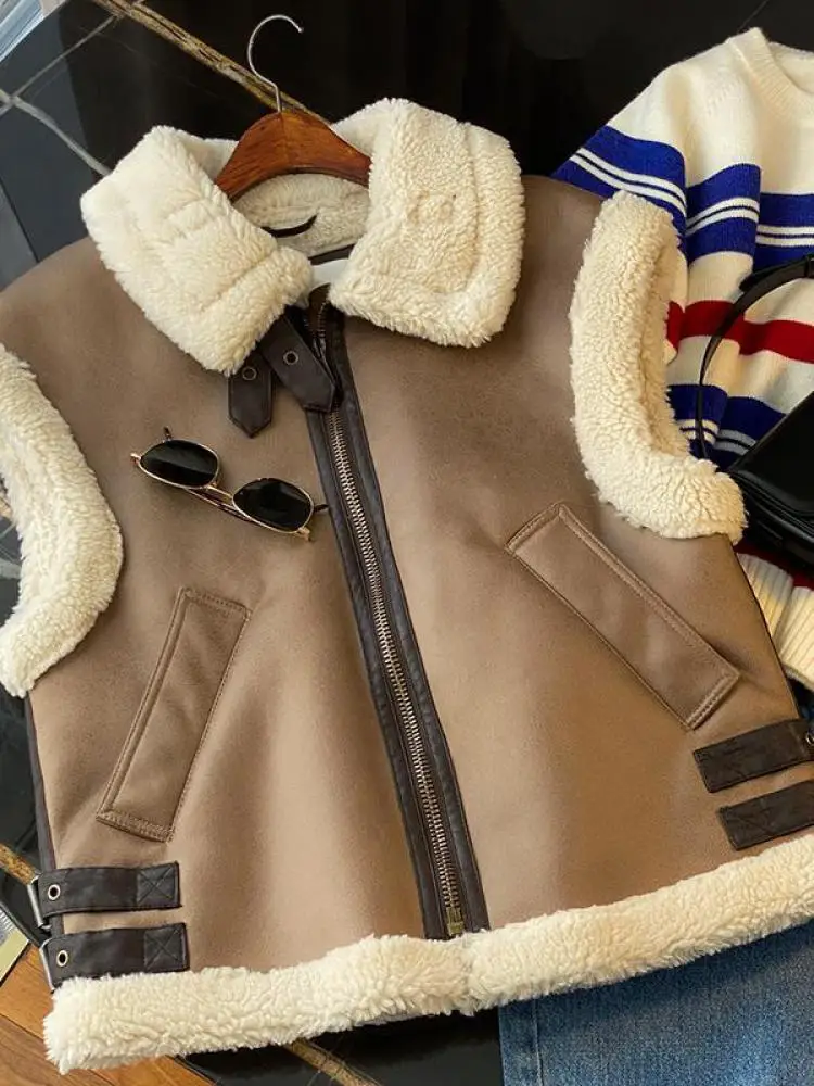 Autumn Winter New Women Faux Suede Fur Vest Warm Integrated Sleeveless Fleece Stitching Zipper Fake Lamb Leather Fur Waistcoat
Autumn Winter New Women Faux Suede Fur Vest Warm Integrated Sleeveless Fleece Stitching Zipper Fake Lamb Leather Fur Waistcoat