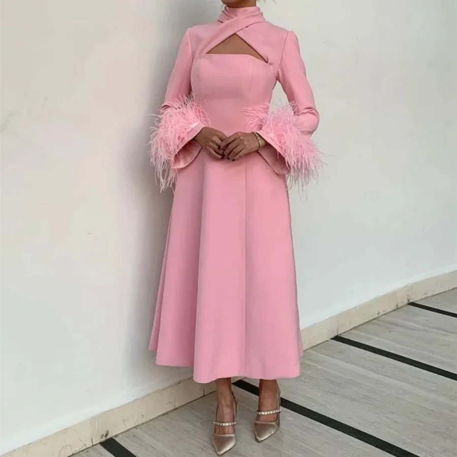 Vintage Short Pink Crepe Evening Dresses With Feathers فساتين سهرة Long Sleeve Halter Tea Length Prom Dresses for Women
Vintage Short Pink Crepe Evening Dresses With Feathers فساتين سهرة Long Sleeve Halter Tea Length Prom Dresses for Women