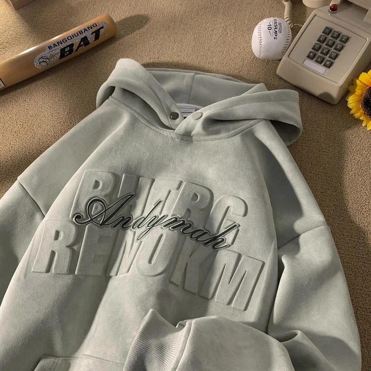 Suede sweatshirt for men and women in autumn and winter American high street handsome loose student casual hooded niche jacket
Suede sweatshirt for men and women in autumn and winter American high street handsome loose student casual hooded niche jacket