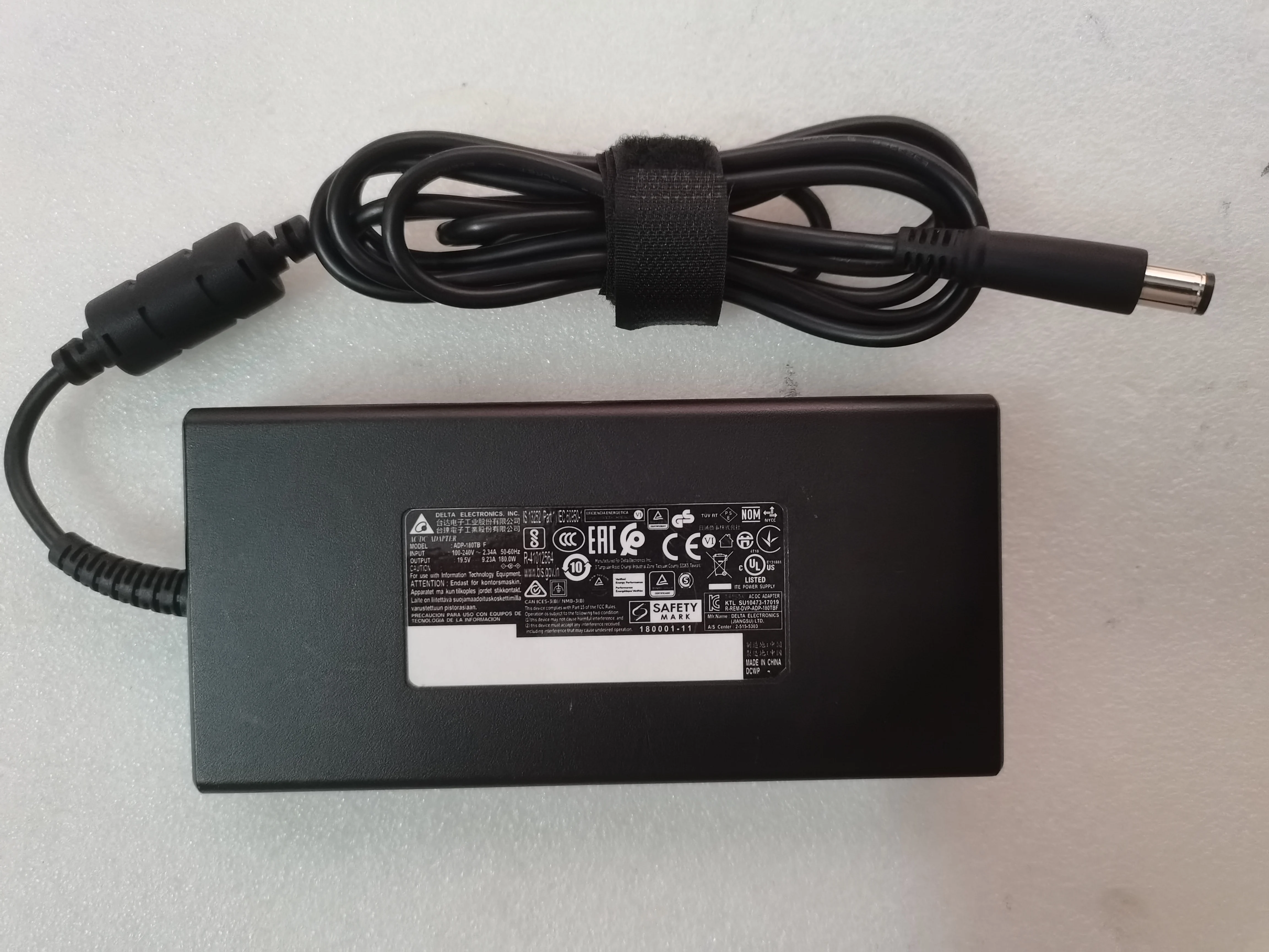 OEM Slim Delta 180W 19,5 V 9.23A ADP-180TB F 7,4 мм * 5,0 мм без контакта адаптер переменного тока для монитора AOC u32u1
OEM Slim Delta 180W 19,5 V 9.23A ADP-180TB F 7,4 мм * 5,0 мм без контакта адаптер переменного тока для монитора AOC u32u1