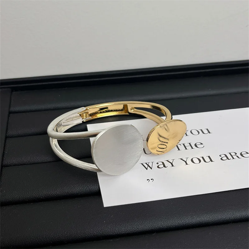 SOAR EAST Asymmetrical Personality Irregular Geometric Shapes Bracelet Alloy Spring Fashion Jewelry For Women Accessories
SOAR EAST Asymmetrical Personality Irregular Geometric Shapes Bracelet Alloy Spring Fashion Jewelry For Women Accessories