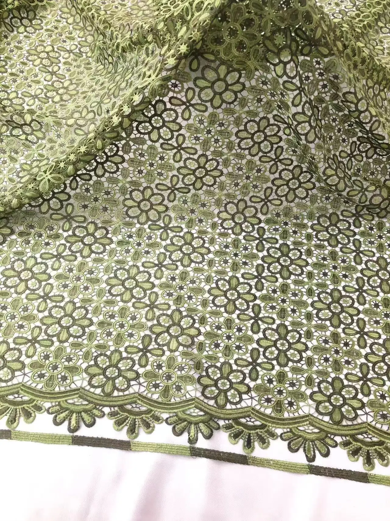 Beautiful Africa Nigerian Water Soluble Fabric Lace Silk Line Embroidery Lace Fabric For DIY Ladies's Dress Party Skirt 5Yards
Beautiful Africa Nigerian Water Soluble Fabric Lace Silk Line Embroidery Lace Fabric For DIY Ladies's Dress Party Skirt 5Yards