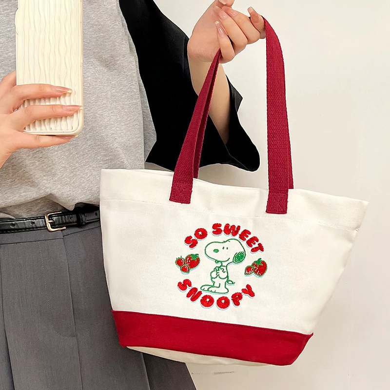 Miniso Kawaii Snoopy Подлинная мультяшная Холщовая Сумка, Студенческая сумка через плечо, сумка для ланча с вышивкой, большая сумка для подарка подруге
Miniso Kawaii Snoopy Подлинная мультяшная Холщовая Сумка, Студенческая сумка через плечо, сумка для ланча с вышивкой, большая сумка для подарка подруге