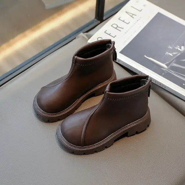 2023 Girls Short Boots Side Zipper Children Fashion Boots Casual Leather Boots for Princess Kids Sport Shoes Children Sneakers 
2023 Girls Short Boots Side Zipper Children Fashion Boots Casual Leather Boots for Princess Kids Sport Shoes Children Sneakers