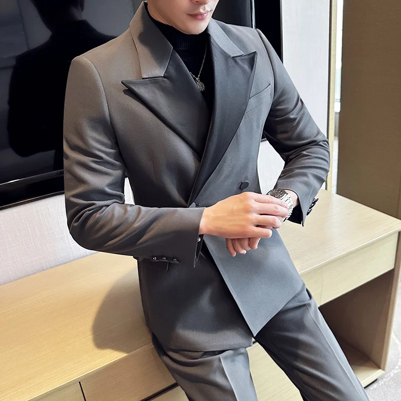 New High Sense (suit+pants) Men's Fashion Business Lapel Collar Two-color Texture Fabric Double Breasted Gentleman Wedding Suit
New High Sense (suit+pants) Men's Fashion Business Lapel Collar Two-color Texture Fabric Double Breasted Gentleman Wedding Suit