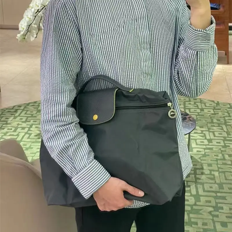 Portable Computer Bag Large Capacity Laptop Handbag Nylon Cloth Dumpling Bag Foldable Portable Business Briefcase
Portable Computer Bag Large Capacity Laptop Handbag Nylon Cloth Dumpling Bag Foldable Portable Business Briefcase