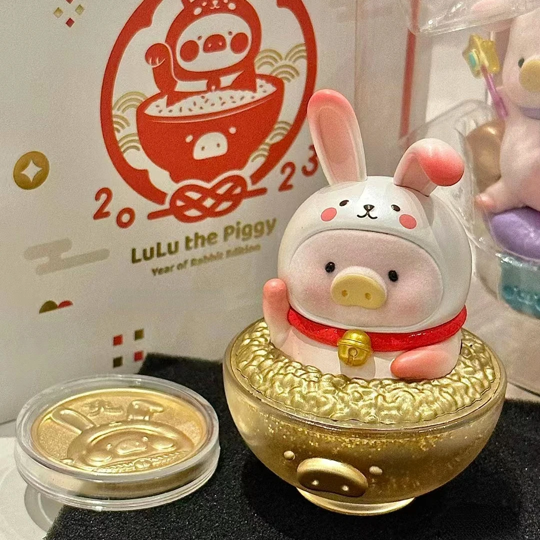

2023 Lulu Pig Gold Bowl Bunny Year Action Figure Rabbit Piggy Lucky Ornament Food Miniature Designer Toys Collections Girlfriend