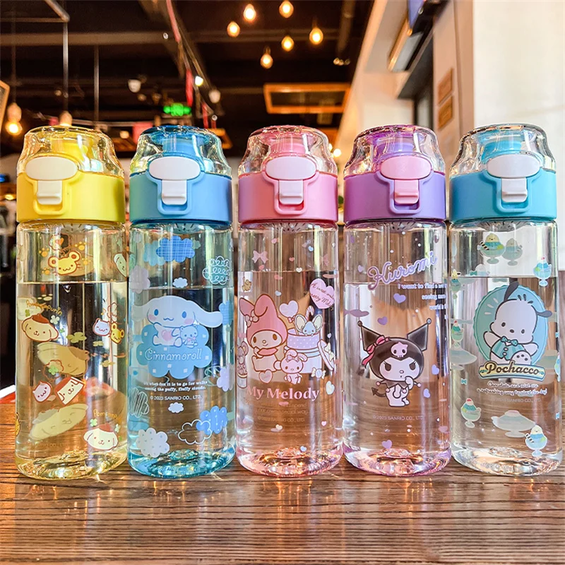 Кавайная чашка для воды Sanrio Cinnamoroll Kuromi, пластиковая чашка для девочек, устойчивая к высоким температурам, летняя милая детская бутылка для воды, подарок
Кавайная чашка для воды Sanrio Cinnamoroll Kuromi, пластиковая чашка для девочек, устойчивая к высоким температурам, летняя милая детская бутылка для воды, подарок