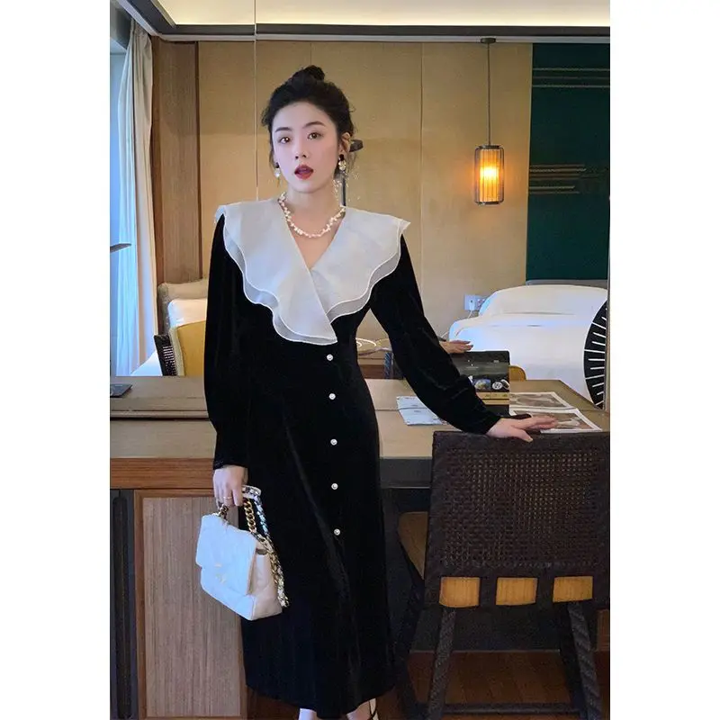 French Velvet Dress Design Feeling Sweet Mid Length Skirt Double Layer Ruffle V-neck Hepburn Small Black Dress
French Velvet Dress Design Feeling Sweet Mid Length Skirt Double Layer Ruffle V-neck Hepburn Small Black Dress