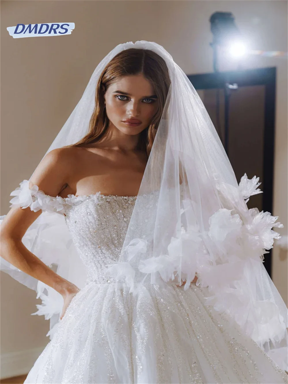 Luxury Appliques Sequins Bridal Gown Sparkly 3D Flower Off The Shoulder Wedding Dress Romantic Vestidos De Novia
Luxury Appliques Sequins Bridal Gown Sparkly 3D Flower Off The Shoulder Wedding Dress Romantic Vestidos De Novia