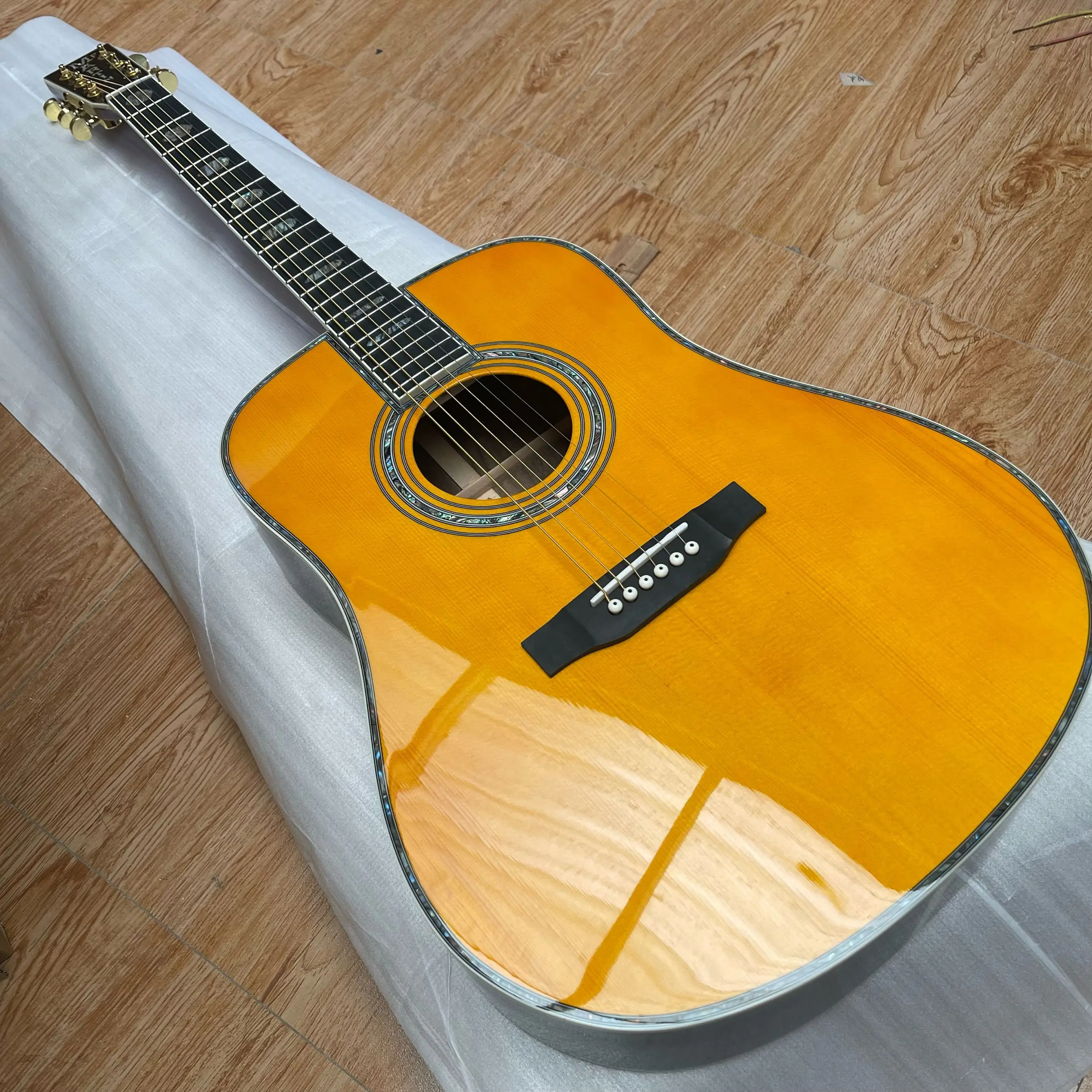 41 Inch Yellow Solid Spruce D Model 45 Acoustic Guitar Abalone Inlays Ebony Fingerboard Guitarra
41 Inch Yellow Solid Spruce D Model 45 Acoustic Guitar Abalone Inlays Ebony Fingerboard Guitarra