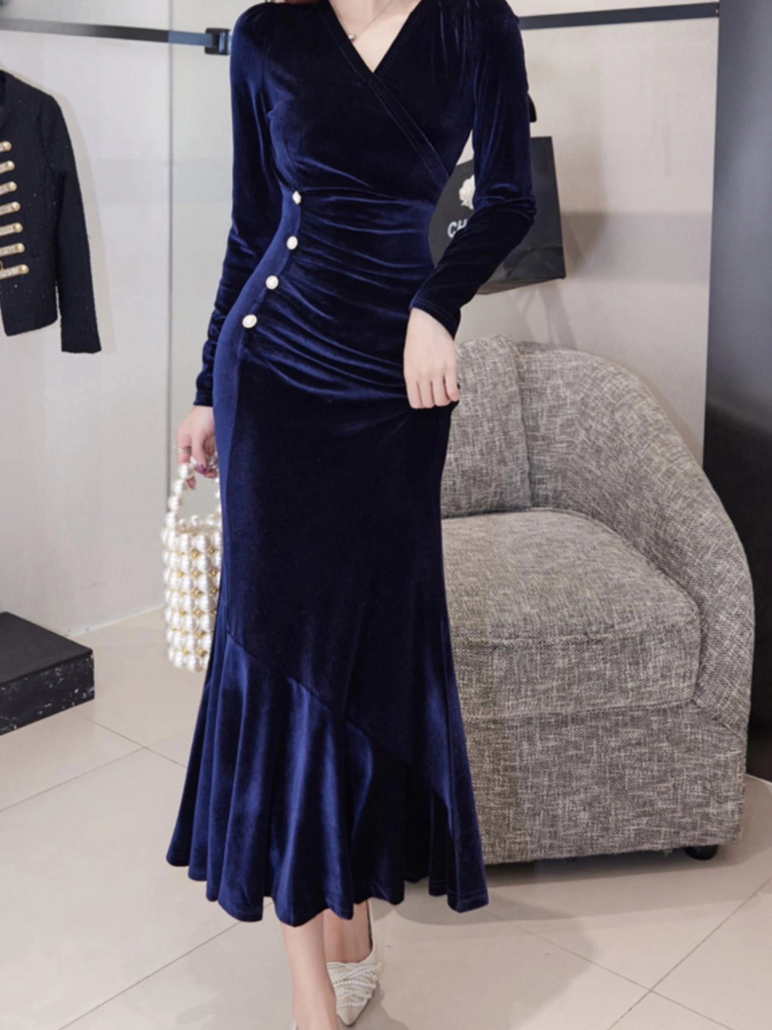 Spring Elegant Velvet Mermaid Dress Sexy Bodycon Wedding Runway Party Vestidos Women Vintage Solid Robe Female Clothing V1061
Spring Elegant Velvet Mermaid Dress Sexy Bodycon Wedding Runway Party Vestidos Women Vintage Solid Robe Female Clothing V1061