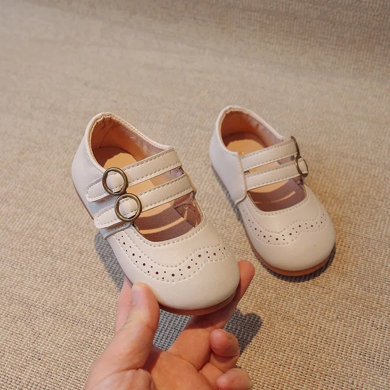 Spring Autumn Baby Girls Leather Shoes Infant Vintage Solid Color Casual Shoes Kids Hollow Soft Sole Shoes Toddlers Flats 21-30
Spring Autumn Baby Girls Leather Shoes Infant Vintage Solid Color Casual Shoes Kids Hollow Soft Sole Shoes Toddlers Flats 21-30