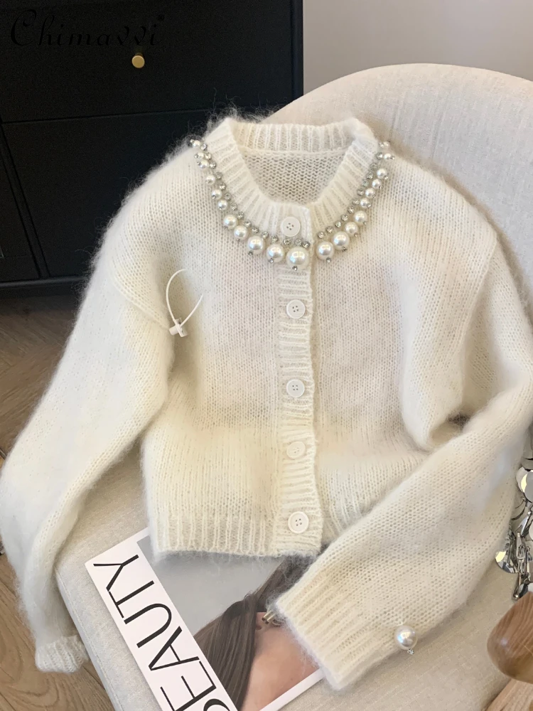 Spring 2024 Fashion Beaded Big Pearl Round Neck Long Sleeve Single-Breasted White Soft Knitted Coat Women Loose Casual Cardigan
Spring 2024 Fashion Beaded Big Pearl Round Neck Long Sleeve Single-Breasted White Soft Knitted Coat Women Loose Casual Cardigan