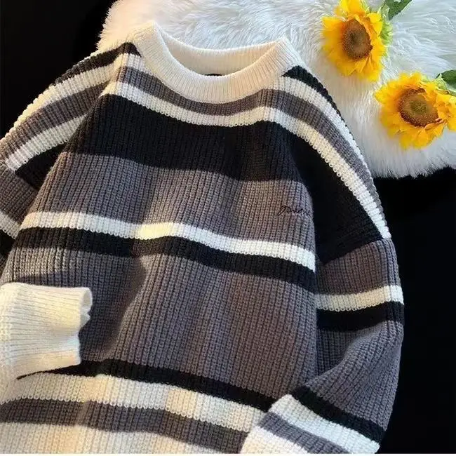 Korean autumn and winter striped sweaters for men, soft breasted round-neck sweaters, trendy loose and lazy outerwear couple top
Korean autumn and winter striped sweaters for men, soft breasted round-neck sweaters, trendy loose and lazy outerwear couple top