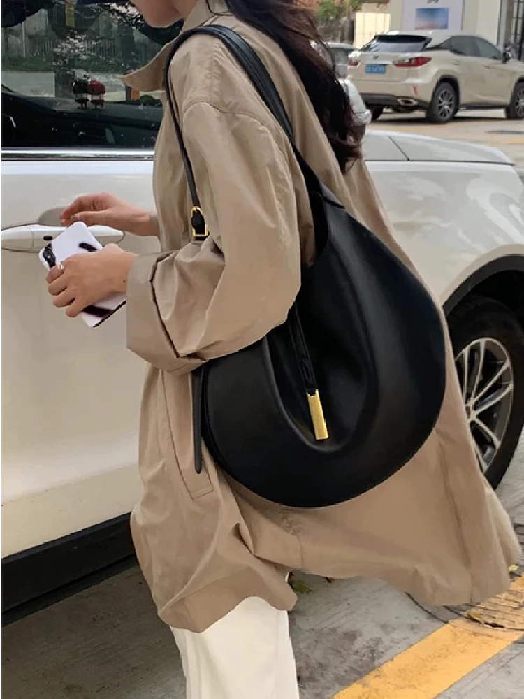 The new niche can be praised for making dumplings, one shoulder, armpit, portable crescent cowhide bag
The new niche can be praised for making dumplings, one shoulder, armpit, portable crescent cowhide bag