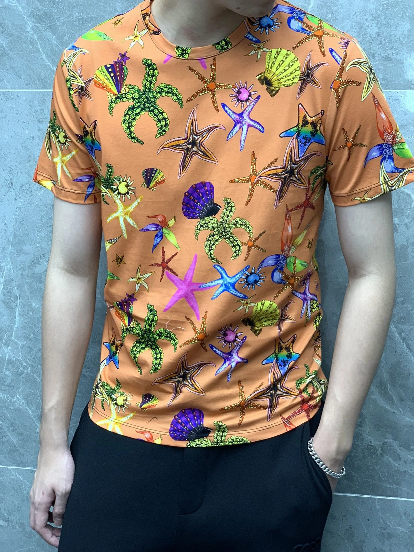 Модные zx9678 мужские Топы И Футболки 2022, Подиумные Роскошные футболки в европейском стиле с принтом для вечеринки, мужская одежда
Модные zx9678 мужские Топы И Футболки 2022, Подиумные Роскошные футболки в европейском стиле с принтом для вечеринки, мужская одежда