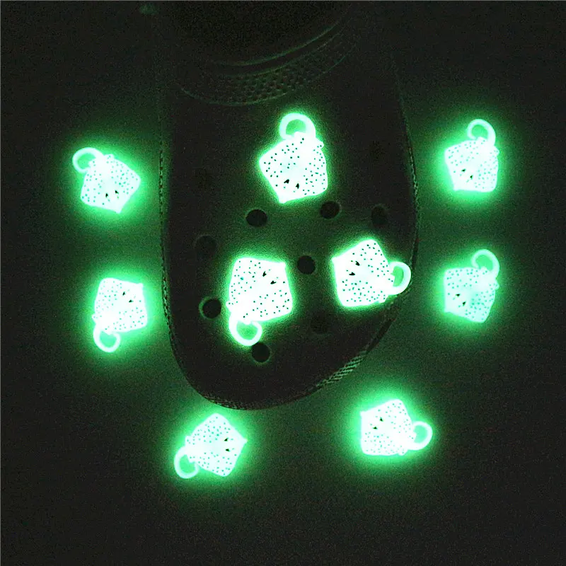 Original 1pcs Luminous Strange Cute Fish Shoe Charms Mantaray PVC Shoe Decoration Designer for Kids X-mas Party Gifts
Original 1pcs Luminous Strange Cute Fish Shoe Charms Mantaray PVC Shoe Decoration Designer for Kids X-mas Party Gifts