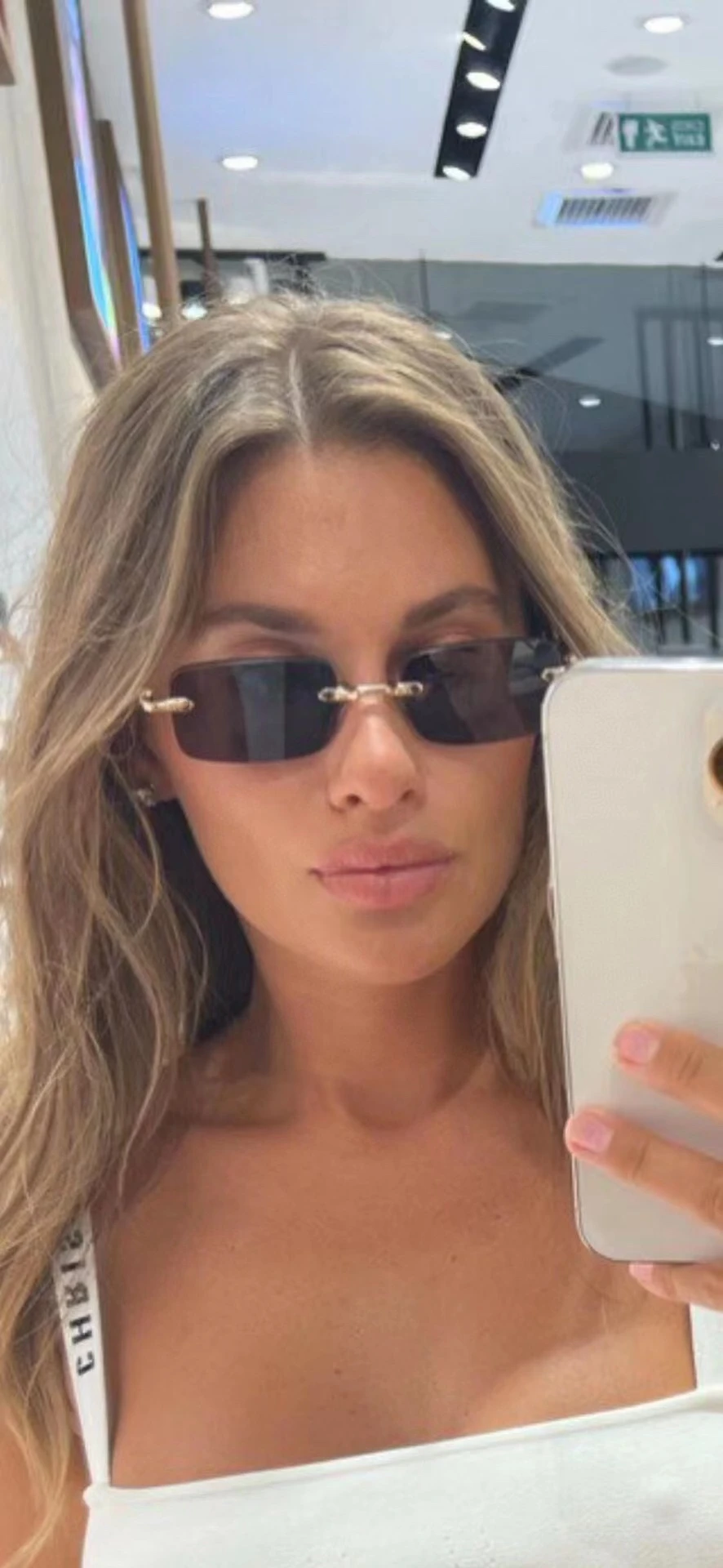 Borderless fashionable sunglasses with titanium alloy frame rectangular sunglasses for women and men UV400
Borderless fashionable sunglasses with titanium alloy frame rectangular sunglasses for women and men UV400