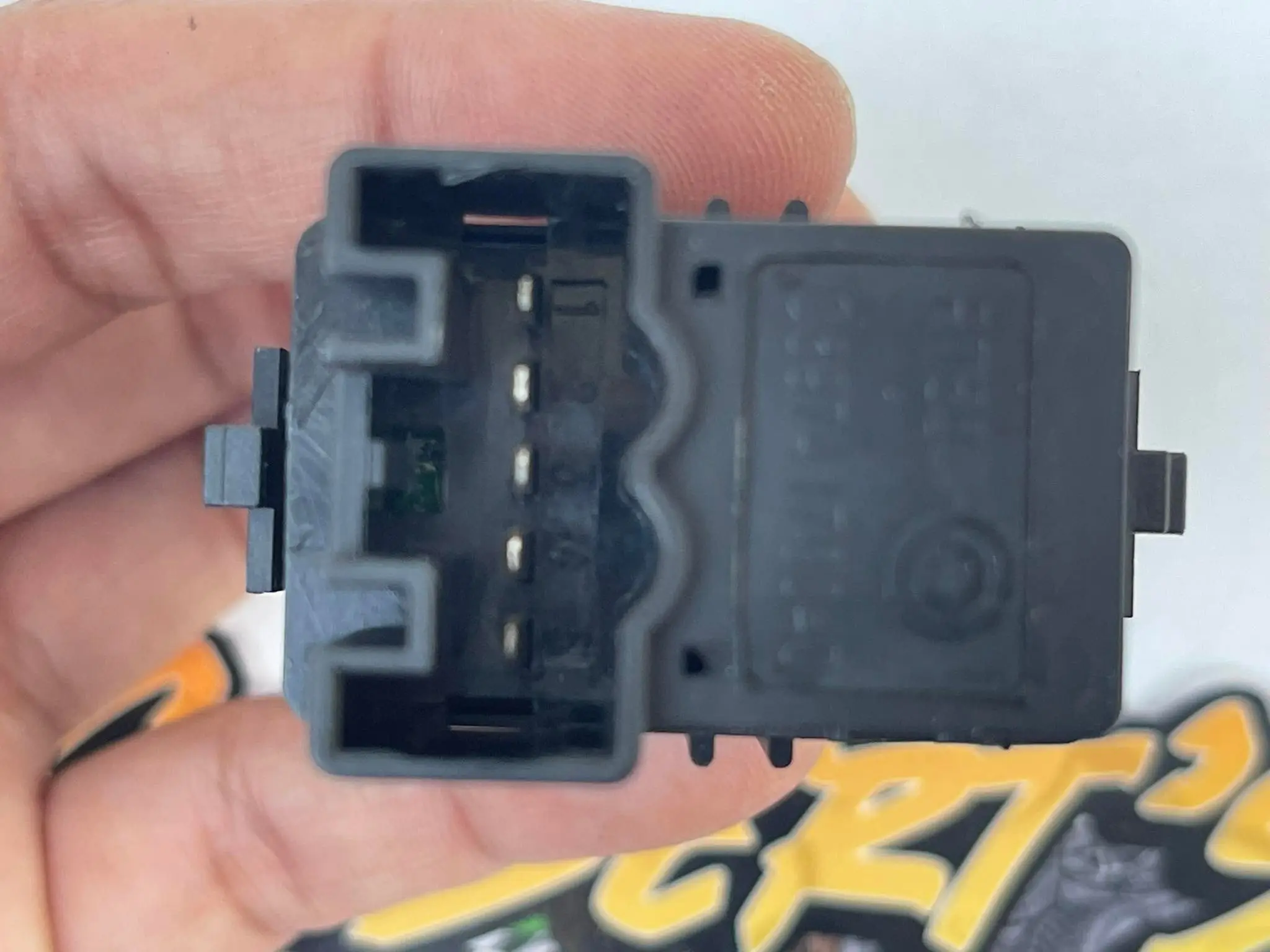 مفتاح كهربائي لجانب الركاب لإيسوزو 3 مفتاح كهربائي لجانب الركاب لإيسوزو