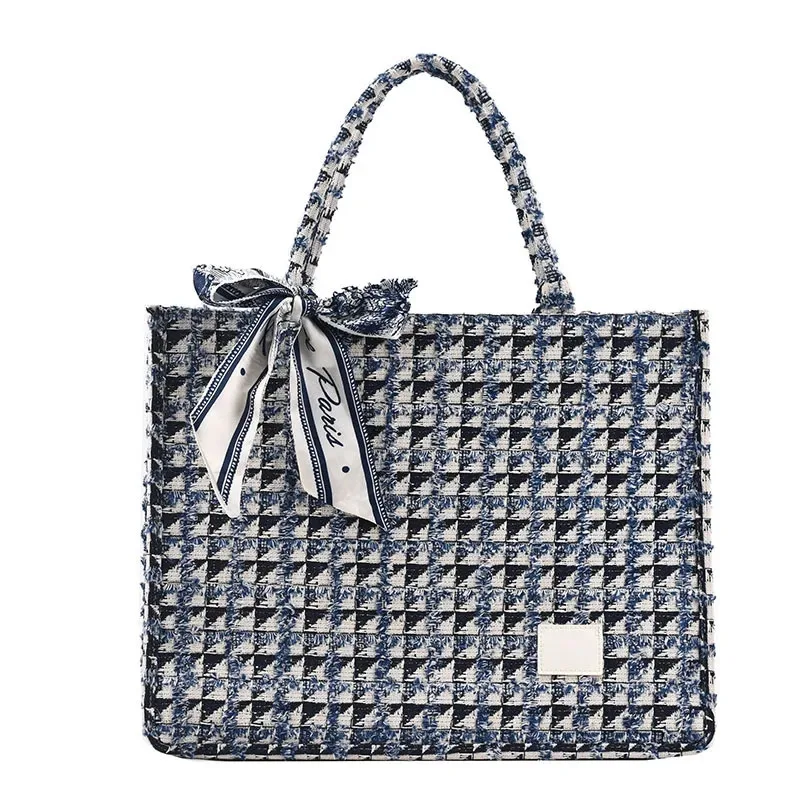 2024 Women’s Tote Trend New Mass Canvas Shoulder Bag Designer Handbags Casual Fashion Messenger Bags Black Blue Leisure Capacity
2024 Women’s Tote Trend New Mass Canvas Shoulder Bag Designer Handbags Casual Fashion Messenger Bags Black Blue Leisure Capacity