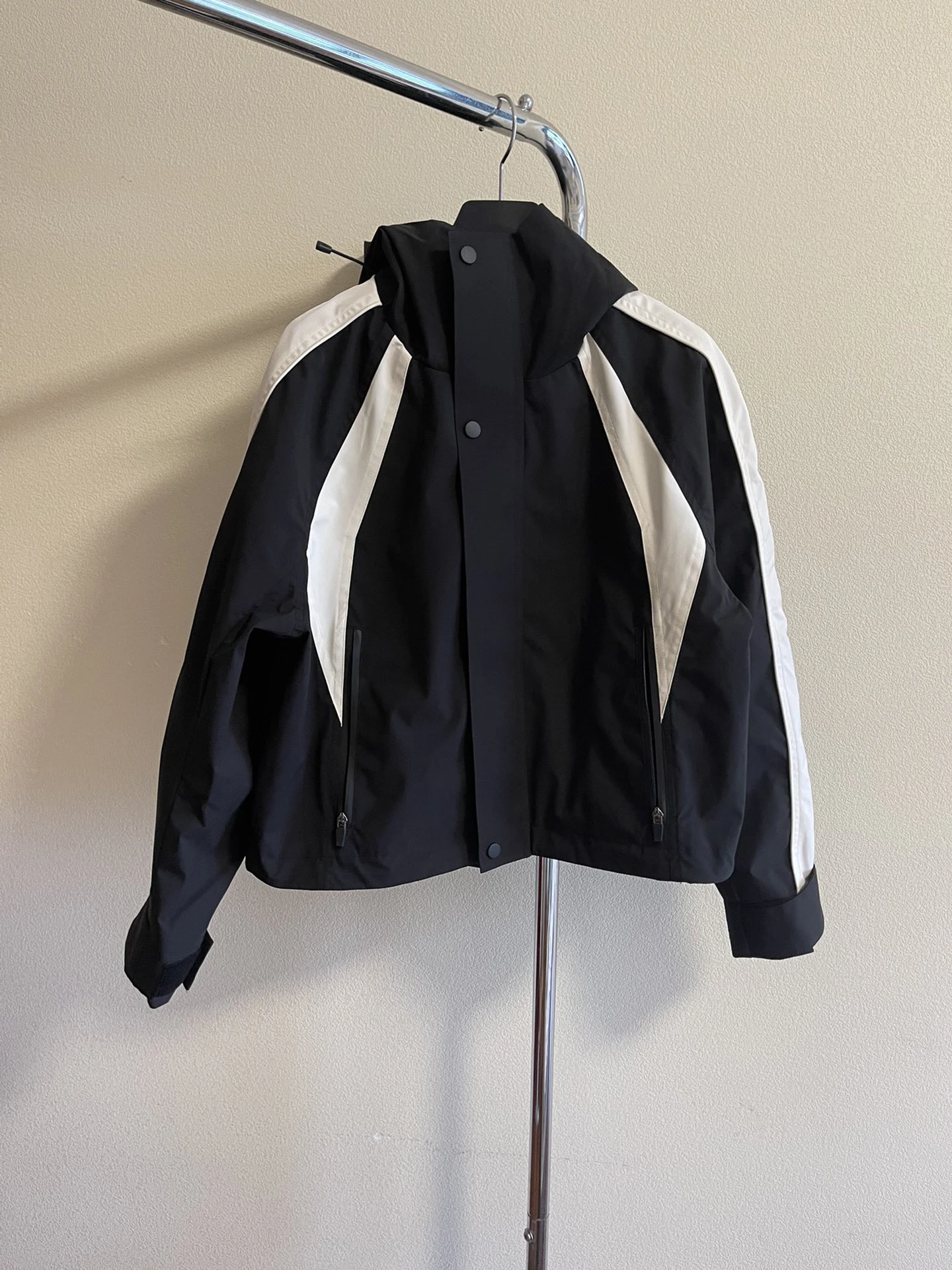 2023 autumn women's new hot Punching jacket High quality Fashion temperament Slim and thin Leisure versatile 
2023 autumn women's new hot Punching jacket High quality Fashion temperament Slim and thin Leisure versatile