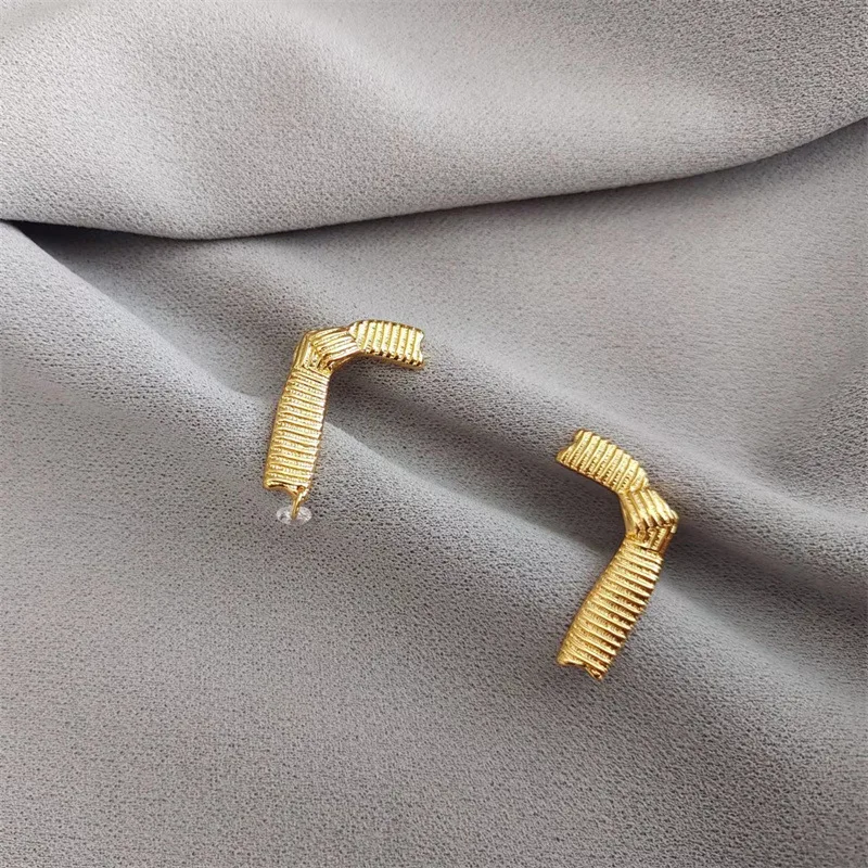 Asymmetrical Figure-7 Earrings Korean Style Sweet Stripe Bow Daily Wear 925 Silver Needle Women Stud Earrings
Asymmetrical Figure-7 Earrings Korean Style Sweet Stripe Bow Daily Wear 925 Silver Needle Women Stud Earrings