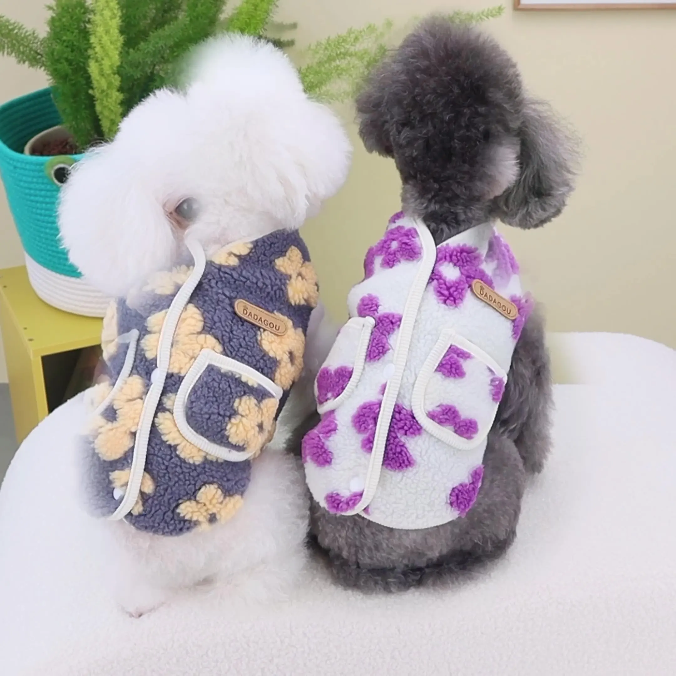 Winter Warm Coral Velvet Dog Clothes Dog Fleece Coat Pet Five Leaf Flower Jacket Puppy Dogs Vest for Small Dogs Chihuahua
Winter Warm Coral Velvet Dog Clothes Dog Fleece Coat Pet Five Leaf Flower Jacket Puppy Dogs Vest for Small Dogs Chihuahua