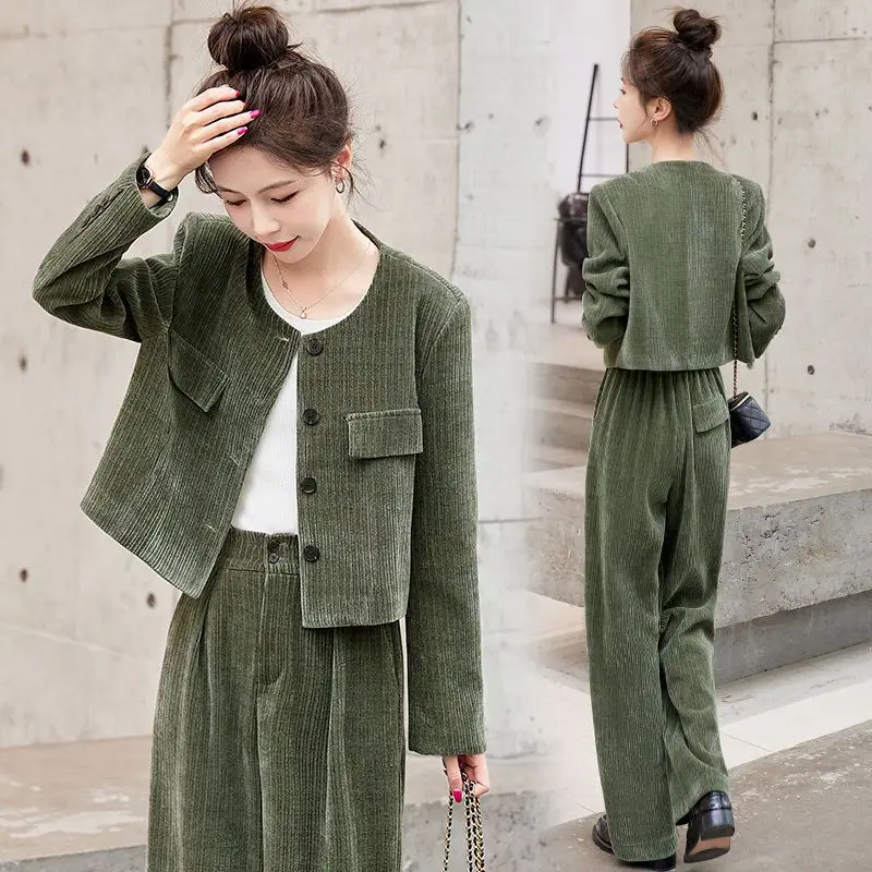 Woman's Winter Fragrance Corduroy Blazer Wide-leg Pants Suit Retro Casual Round Neck Single-breasted Suit Pants Two-piece Set
Woman's Winter Fragrance Corduroy Blazer Wide-leg Pants Suit Retro Casual Round Neck Single-breasted Suit Pants Two-piece Set