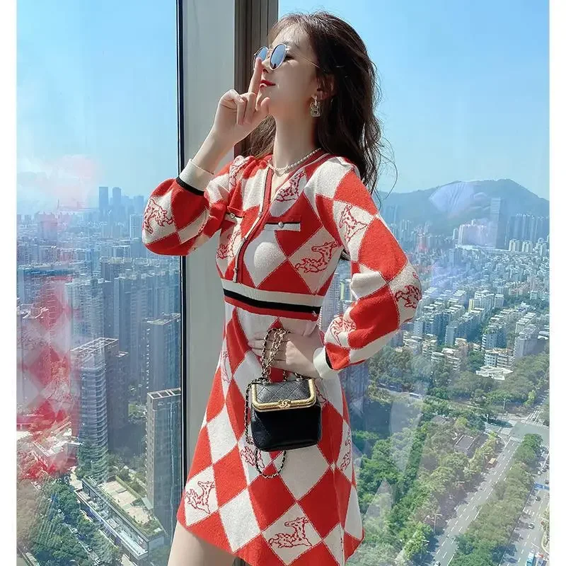 Women Knitted Long Sleeve Sweater Dress V-neck Stitching Mini Skirt Autumn Winter Korean Fashion Warmth Slim Fit Bottoming Skirt
Women Knitted Long Sleeve Sweater Dress V-neck Stitching Mini Skirt Autumn Winter Korean Fashion Warmth Slim Fit Bottoming Skirt
