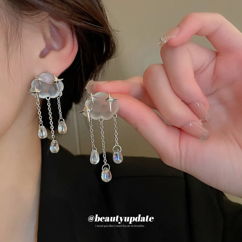 Silver Needle Mangxing Little Bear Earrings New Cloud Water Drops Long Style Tassel Earrings Cold Wind New in Earrings for Women
Silver Needle Mangxing Little Bear Earrings New Cloud Water Drops Long Style Tassel Earrings Cold Wind New in Earrings for Women