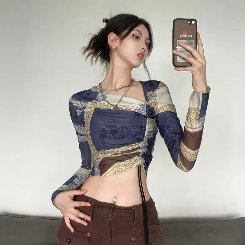 French Vintage Oil Painting Style Slanted Long Sleeved T-shirt for Women with High-end and Spicy Girl Design Slim Fit Short Top
French Vintage Oil Painting Style Slanted Long Sleeved T-shirt for Women with High-end and Spicy Girl Design Slim Fit Short Top