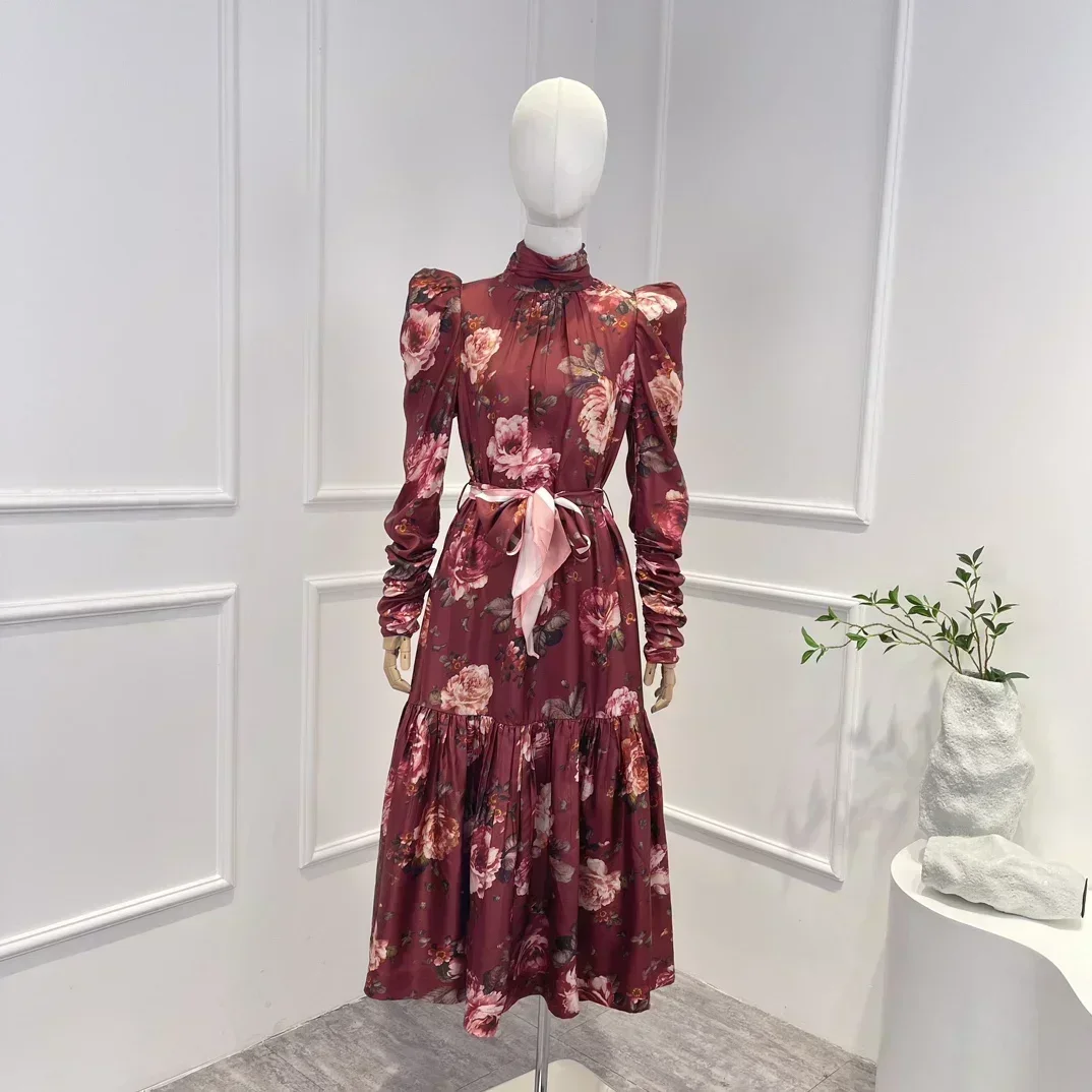 2023 New Silk Vintage Autumn Top Quality Burgundy Floral Print Long Sleeve Lace-up Frill Woman Midi Dress
2023 New Silk Vintage Autumn Top Quality Burgundy Floral Print Long Sleeve Lace-up Frill Woman Midi Dress