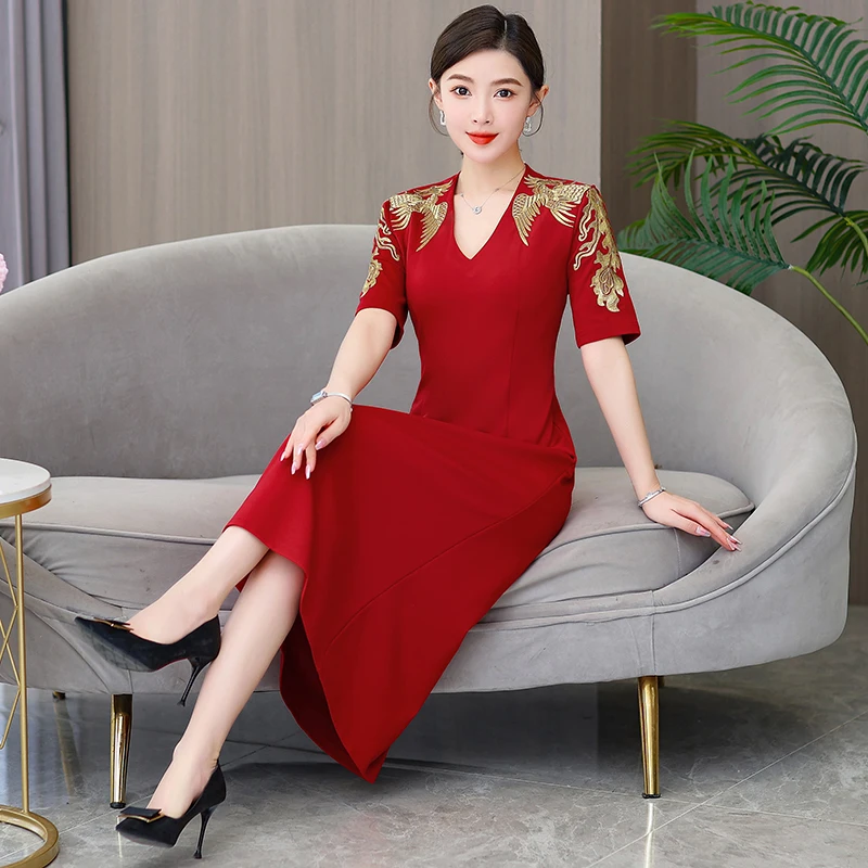 Autumn new exquisite embroidery flower Chinese slimming fashion women fashion temperament V-neck dress
Autumn new exquisite embroidery flower Chinese slimming fashion women fashion temperament V-neck dress