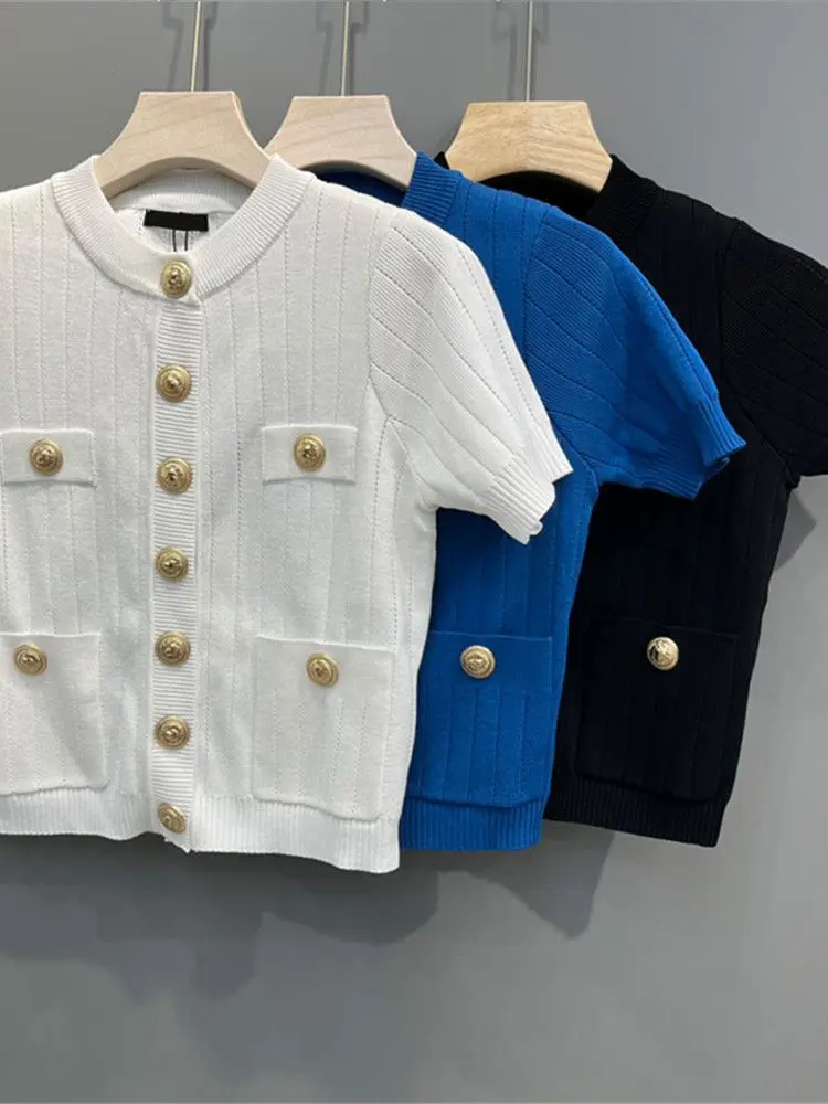 Temperament Short Knitted Top Lady O-neck Slim Fit Metal Button Women Cardigan Or Tank Top New For Summer 2023
Temperament Short Knitted Top Lady O-neck Slim Fit Metal Button Women Cardigan Or Tank Top New For Summer 2023
