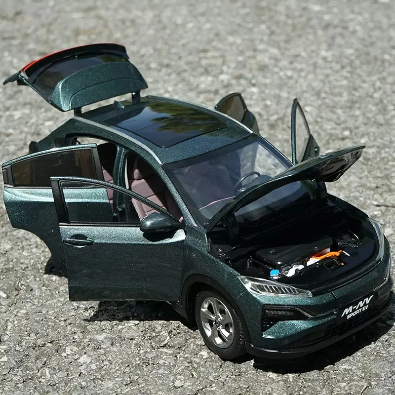 Модель внедорожника из сплава в масштабе 1:18
Модель внедорожника из сплава в масштабе 1:18